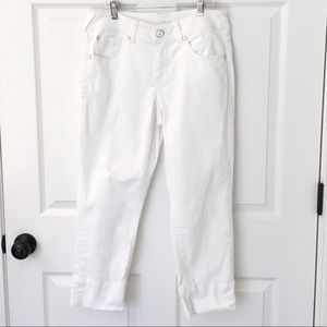 Like New Tommy Bahama White Capri Jeans Size 6